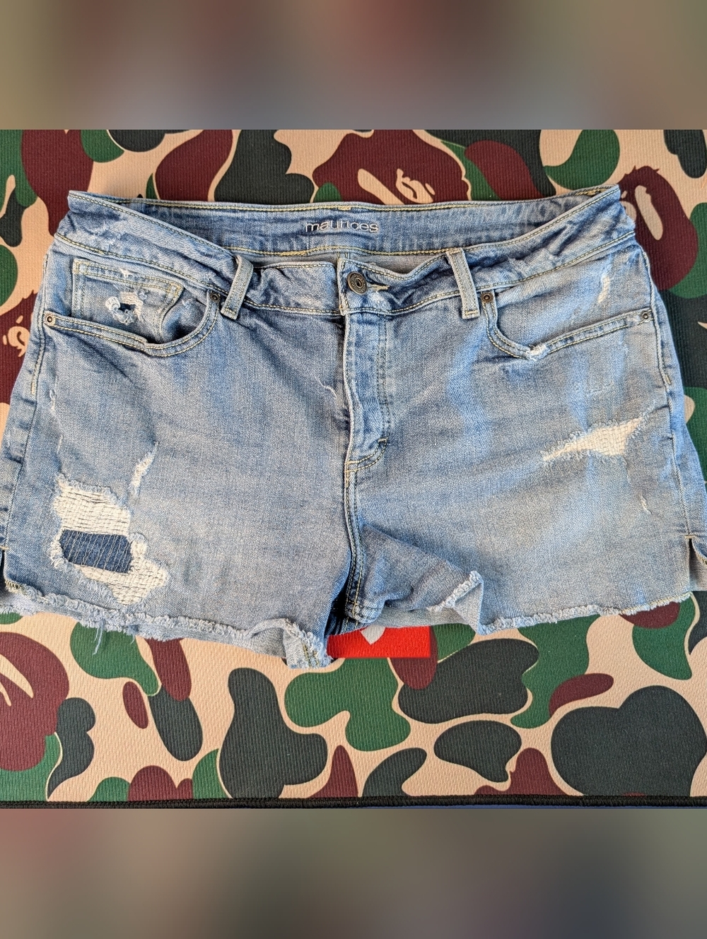 Maurices Denim Shorts Women's 13/14 Cut Off Distressed Stretch Mid Rise Blue